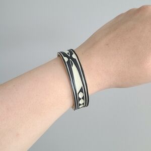 🔥3/$10-Black and Cream Hand Carved Bracelet